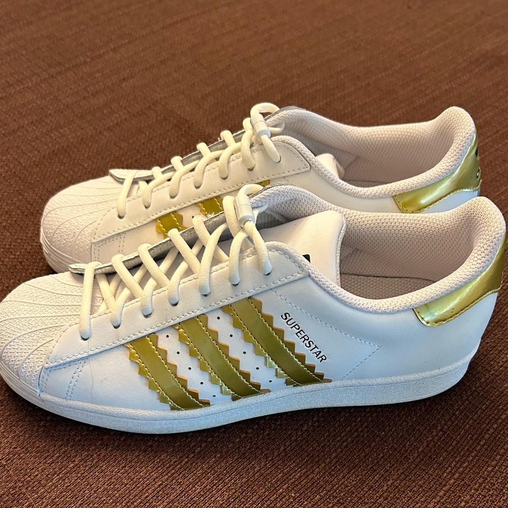 Like new Adidas Superstars clamshell